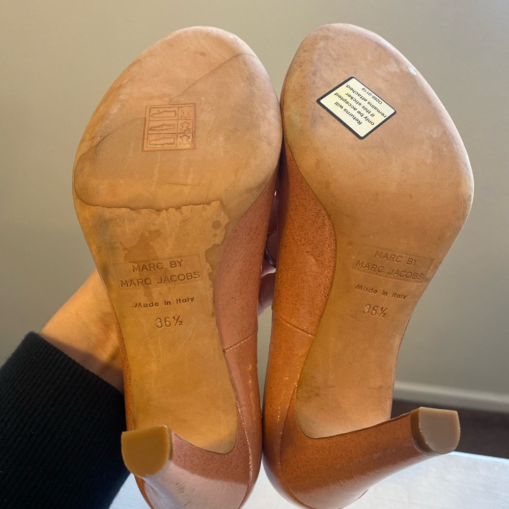 2 FOR $25 Marc By Marc Jacob’s Peach Glitter Pumps Peep Toe Leather 36.5 6.5 - Picture 3 of 6